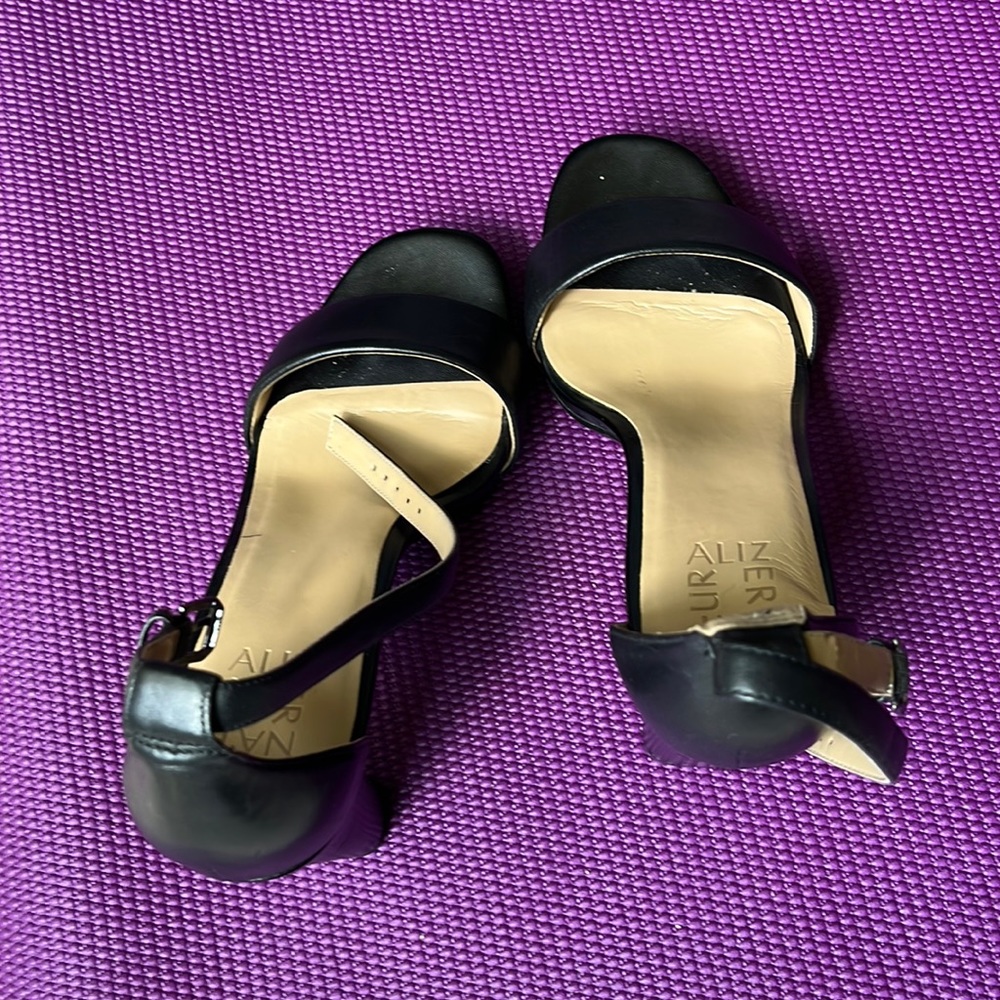 Naturalizer size 7 excellent condition ankle strap heels!